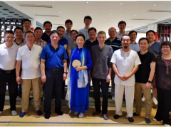 正泰中自總經理黃永忠作杭州市儀器儀表學會十屆二次理事會議上半年工作總結