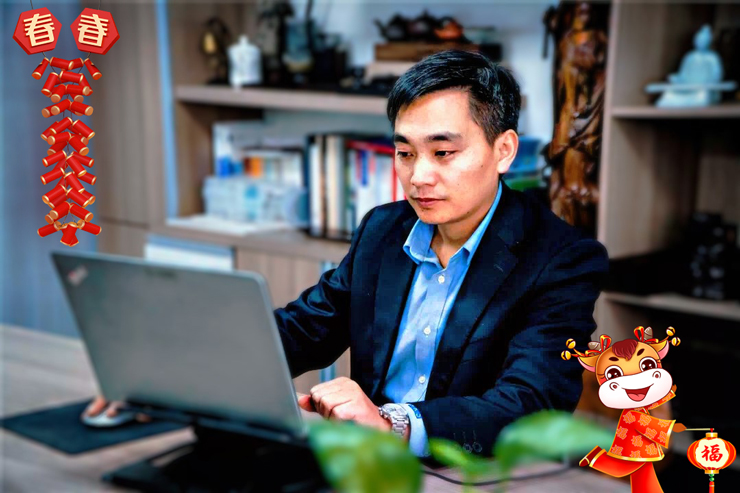 上海洛丁森工業(yè)自動化設(shè)備有限公司總經(jīng)理CEO王徐堅給大家拜個早年